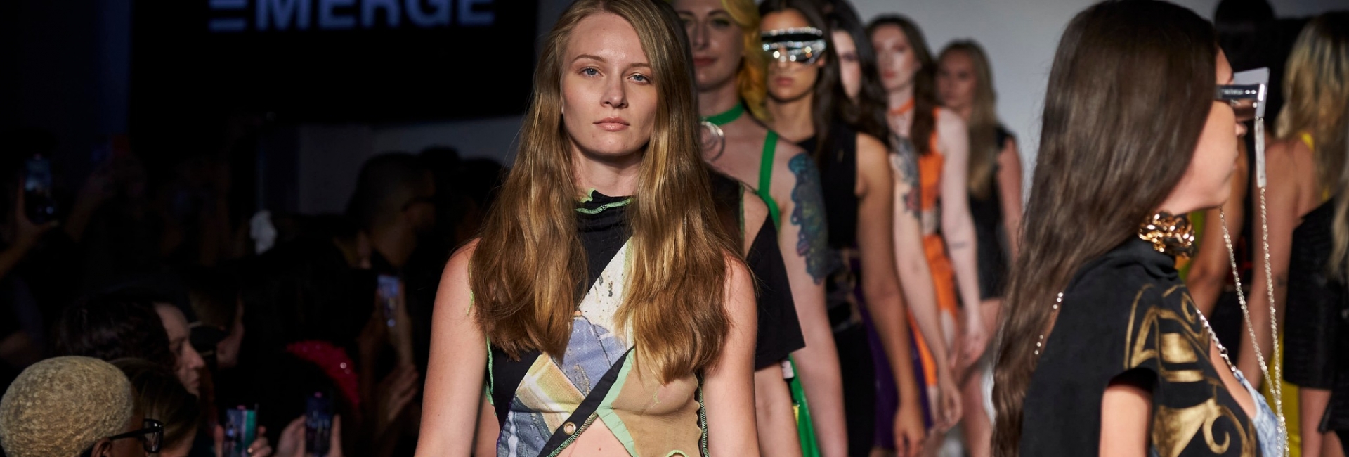 Jóvenes diseñadores del colectivo Emerge toman las pasarelas en la Semana de la Moda de Nueva York.