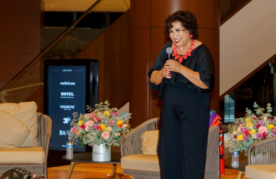 Maru Medina Hollmann presenta su Libro "Depende de Ti"