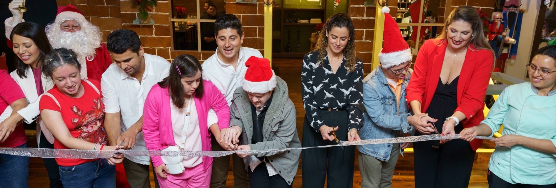 Hyatt celebra la inauguración de su encantadora casita de jengibre