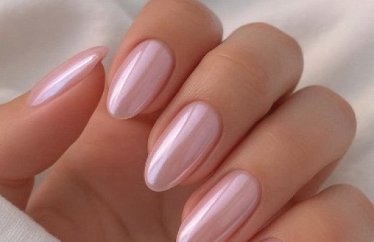 Uñas de verano, intención minimalista.