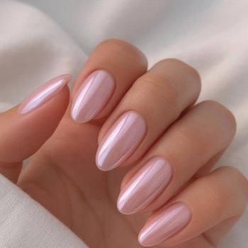 Uñas de verano, intención minimalista.